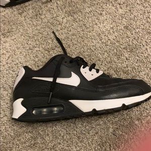 Air max 90’s black and white